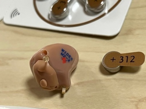 高級品 Widex ワイデックス 補聴器 M2-X 左耳用 付属品やケース付き