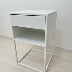 ☆決まりました☆《IKEA》ベッドサイドテーブル　ホワイト　②