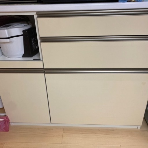 【欲しい方はお早めに！】かねたや　キッチンボード　食器棚（上部の写真一枚目のみ）