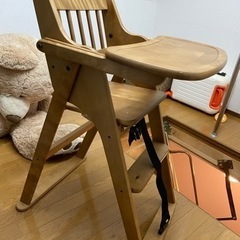 ベビーチェア　ハイチェア（お話中）