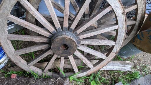 DIY 昔の車輪　牛車　牛車 馬車 荷車 車輪 古道具 木製 ガーデニング アンティーク ディスプレイ インテリア アイアン 古民具 什器 大八車 大きい レトロ 置物