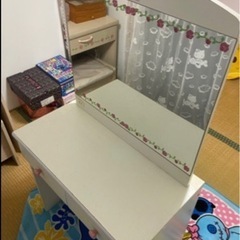 ハローキティ  椅子なし　ドレッサーの画像