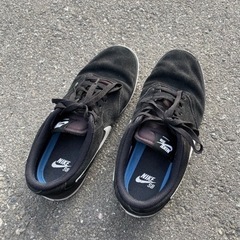 NIKE SB 黒 スエード調 かかと減りありの画像