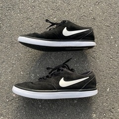 NIKE SB 黒 スエード調 かかと減りありの画像