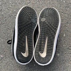 NIKE SB 黒 スエード調 かかと減りありの画像