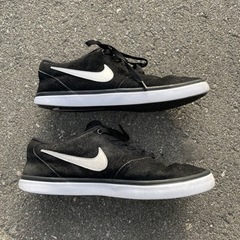 NIKE SB 黒 スエード調 かかと減りありの画像