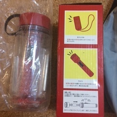 防災 非常持出 アルミブランケット ボトル ホイッスル ライト カラビナ 綿棒 エイトバン 糸ボタン安全ピン バッグの画像