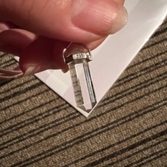 水晶っぽいシルバーネックレス　男女どちらでもの画像