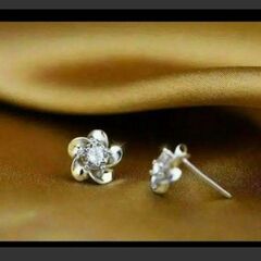 ▼▼j←←←m16-32シルバー925刻印/ブリリアントフラワーピアスＷＨ      202209010521の画像