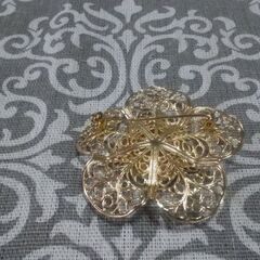 ブローチ　花形和紙の画像