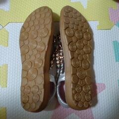 飾りが可愛いサンダルの画像