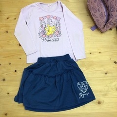♡Disneyプリンセスリュック♡服サイズ120の画像