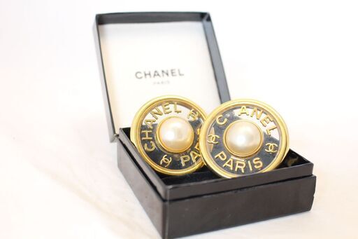 CHANEL　シャネル ヴィンテージ PARIS ココマーク フェイクパール プラスチック ゴールド イヤリング アクセサリーコメ　レア　希少