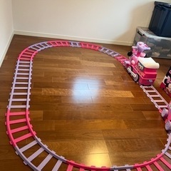 受け取り予定者決まりました！子供用の電車の画像