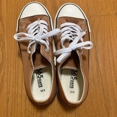 【取引中】スニーカー　23cm ブラウンの画像