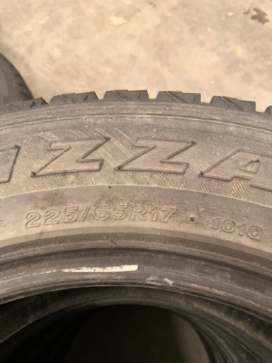 スタッドレスタイヤ　225/65R17