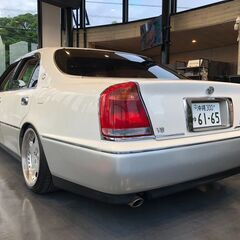 トヨタ クラウンマジェスタ 4.0Cタイプ エアサス サンルーフ付き 革シート 純正マルチ 18インチオペラ リアリクライニング機構付き 4000ccの画像
