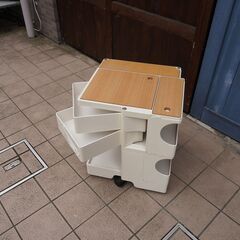 イタリアのメーカーB-LINE(ビーライン)よりJoe Colombo(ジョエ・コロンボ)デザイン ボビーワゴン 2段2トレイ/ホワイト ウッドプレート付です。シンプルモダンで機能的なデザイン♪CH315の画像