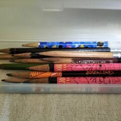 中古　鉛筆　ペンケース　使って下さい。の画像
