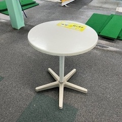 プラスチック製テーブルあげます。