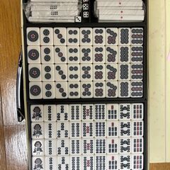 麻雀牌と麻雀マットの画像