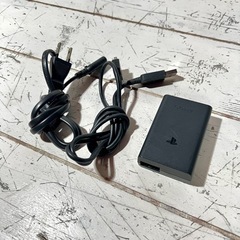【目玉商品‼️】PS Vita PCH1000✨ コズミックレッド⭕️ 32GBカード付き🌟 の画像