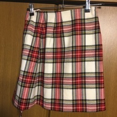 赤 チェック ショートスカートの画像