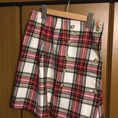 赤 チェック ショートスカートの画像