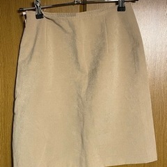 ine 茶スカートの画像