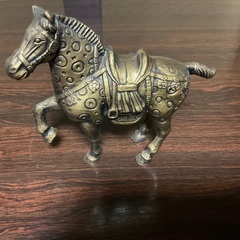 金属製の馬の置物　築120年の古民家整理