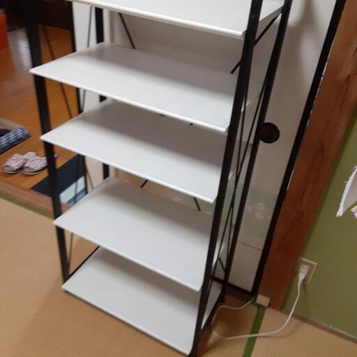 お話し中。棚、シェルフ