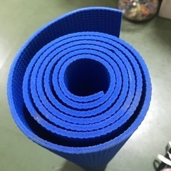 △値下げ！ ヨガマットb　青　収納袋付きの画像