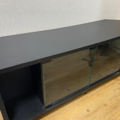 テレビ台　キャスター、収納付き