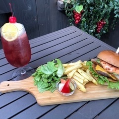 たまには1人でゆっくりランチでも🍔