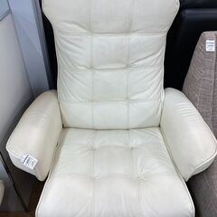 リクライニングチェアー　ホワイト　ニトリ　オットマン付き