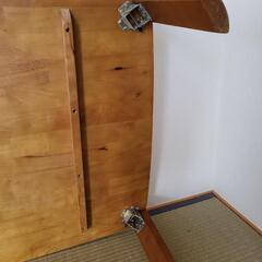 木製のテーブルの画像