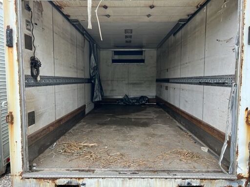 シャッター式【希少】 4トン冷凍冷蔵コンテナ 幅226cm長さ555cm高