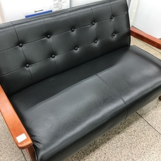 【ウッドフレーム】2人掛け合皮ソファー入荷しました。