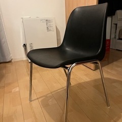 ブラック　黒　チェア