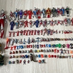 25年前レトロフィギュア150体(ウルトラマンなど)