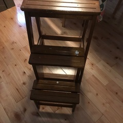 木製の家具調脚立!ずっしり重くて安定感抜群です!