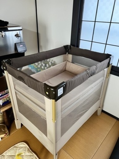 ベビーベッド　折りたたみ　ココネル　アップリカ