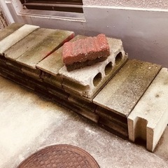煉瓦とコンクリートブロック（取外し品）の画像