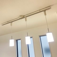 ダイニングやリビングに♫ ペンダントライト3灯+器具付きの画像