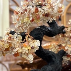小石で作られた盆栽の置物の画像
