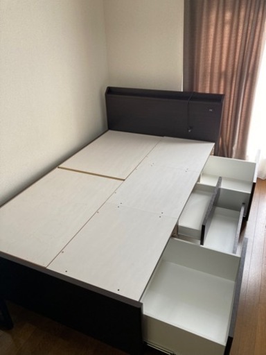 〈ニトリ〉セミダブルベッド　収納付き