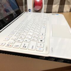 美品・Win10・Webカメラ内蔵💗高速i3第3世代/爆速ＳＳＤ２４０ＧＢ/メモリ４GＢ💗人気のクリスタルホワイト/Office2021付/15.6ｲﾝﾁ/無線ＬＡＮ/ＤＶＤ・ＣＤ再生ソフト付　No.2209005の画像