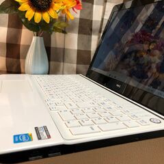 美品・Win10・Webカメラ内蔵💗高速i3第3世代/爆速ＳＳＤ２４０ＧＢ/メモリ４GＢ💗人気のクリスタルホワイト/Office2021付/15.6ｲﾝﾁ/無線ＬＡＮ/ＤＶＤ・ＣＤ再生ソフト付　No.2209005の画像