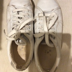 No name スニーカーとroxyスニーカー