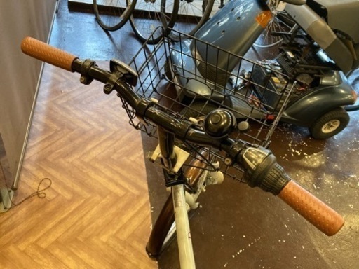 【タイヤ・チューブ新品！】6段変速　20インチ折りたたみ自転車　ホワイト